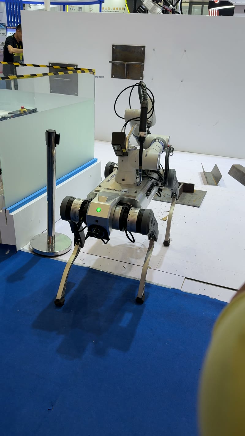 Collaborative robot workstation detail used for welding automation discussion at Shenzhen Essen 2026
