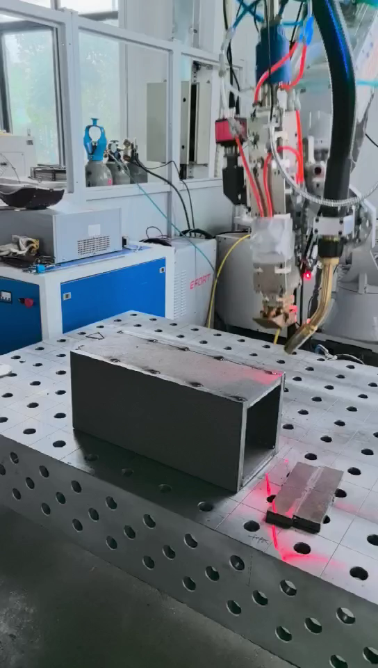 Laser arc hybrid robotic welding cell